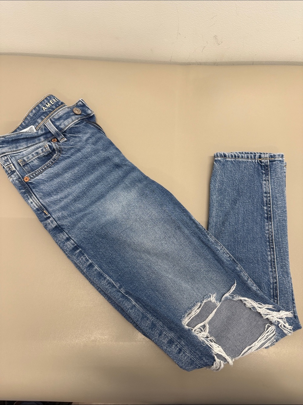 American Eagle Outfitters Women’s Skinny Jeans - Medium Blue Distressed